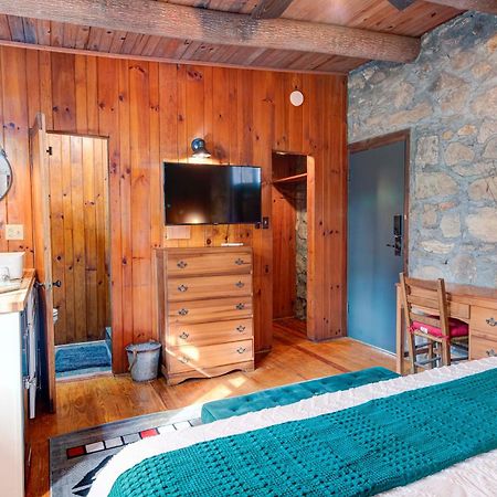 The Furry Lodge Double Ste 2&3 Waynesville Exterior photo