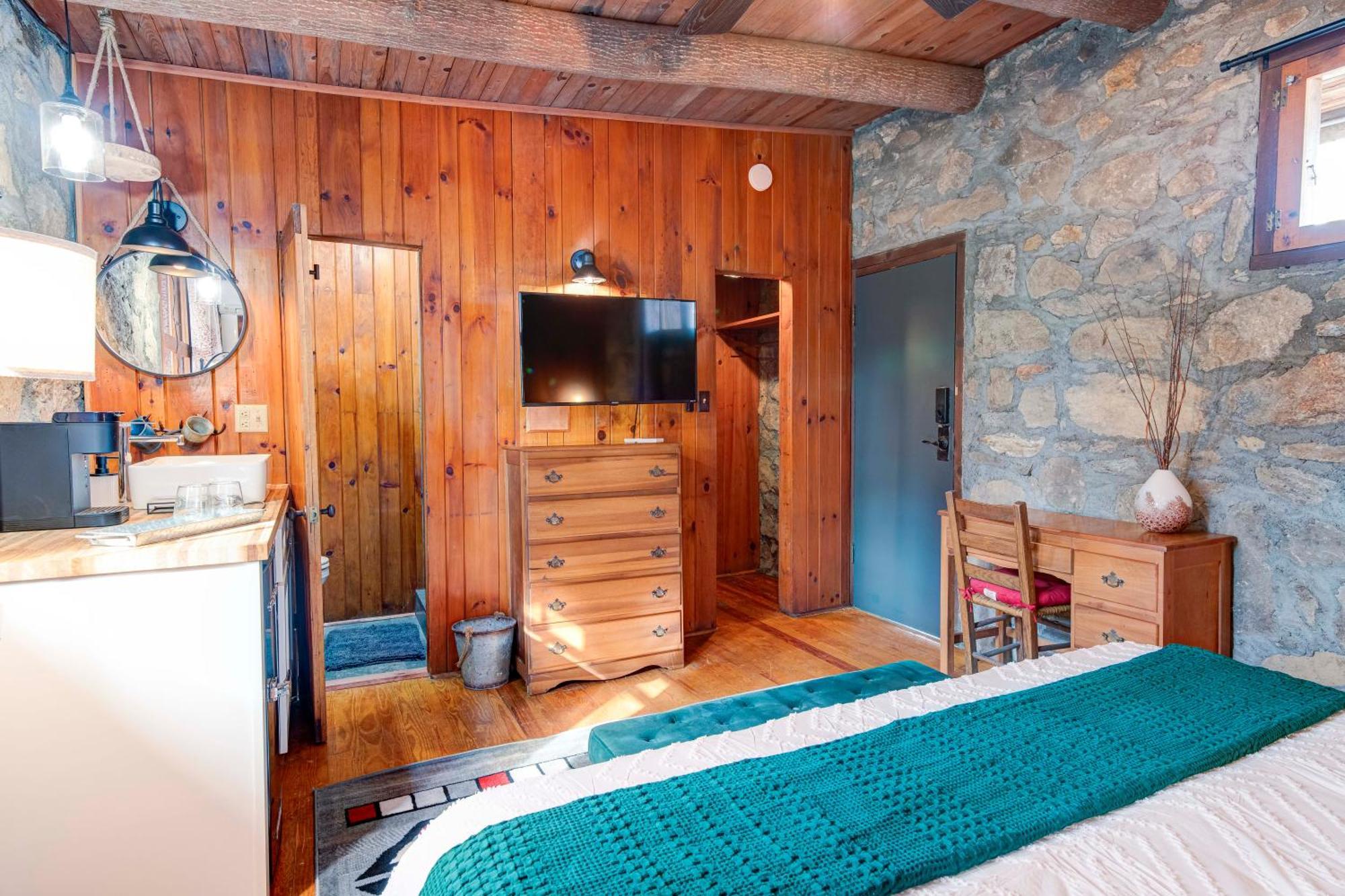 The Furry Lodge Double Ste 2&3 Waynesville Exterior photo