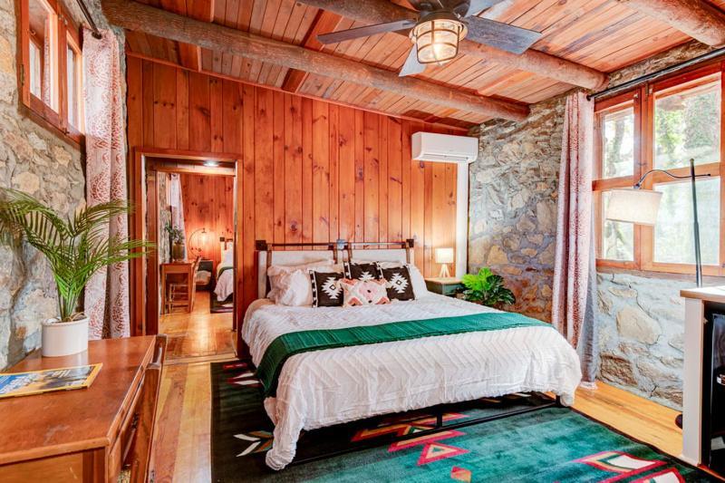 The Furry Lodge Double Ste 2&3 Waynesville Exterior photo