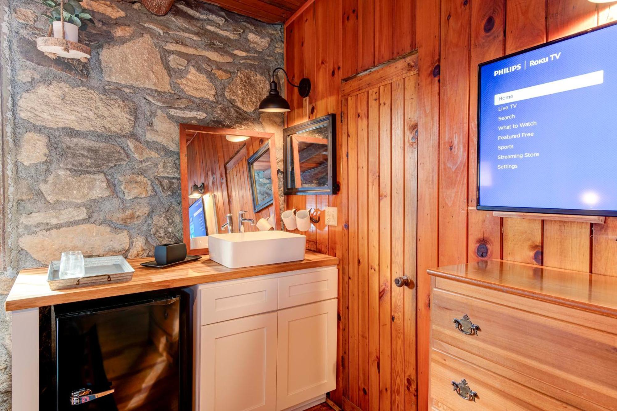 The Furry Lodge Double Ste 2&3 Waynesville Exterior photo